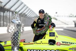Winner Simon Pagenaud, Team Penske Chevrolet