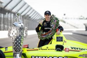 Winner Simon Pagenaud, Team Penske Chevrolet 