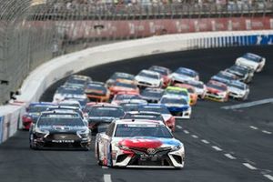 Kyle Busch, Joe Gibbs Racing, Toyota Camry M&M's Red, White & Blue, Kevin Harvick, Stewart-Haas Racing, Ford Mustang Mobil 1