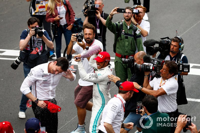 Lewis Hamilton, Mercedes AMG F1, 1st position, celebrates with Toto Wolff, Executive Director (Business), Mercedes AMG