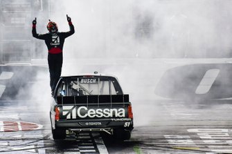 Race Winner Kyle Busch, Kyle Busch Motorsports, Toyota Tundra Cessna