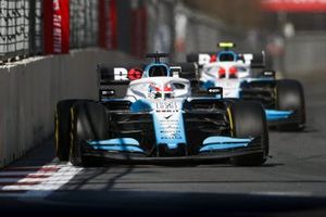 George Russell, Williams Racing FW42, devant Robert Kubica, Williams FW42
