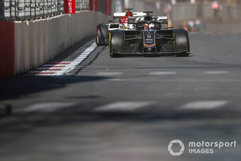 Romain Grosjean, Haas F1 Team VF-19, Kimi Raikkonen, Alfa Romeo Racing C38