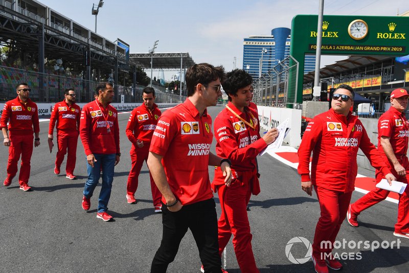 Charles Leclerc, Ferrari cammina in pista con i suoi ingegneri