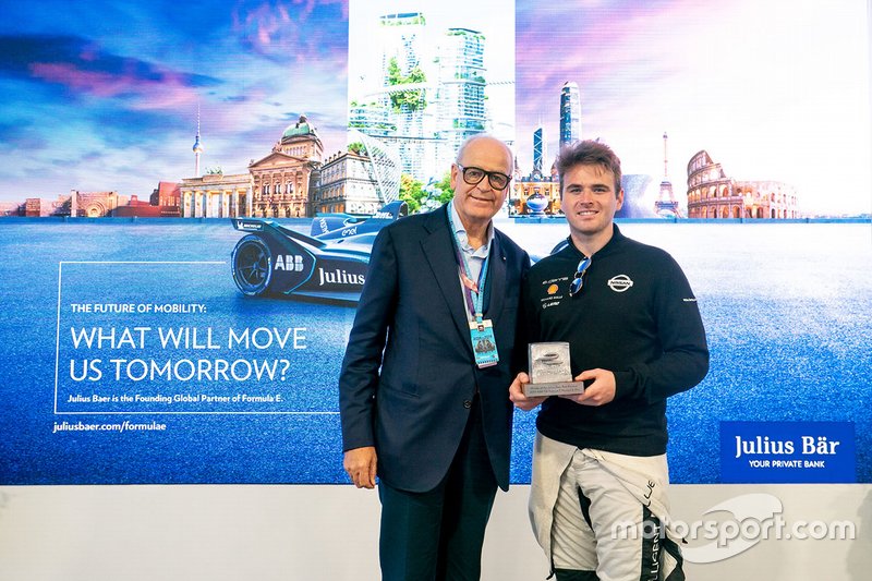 Oliver Rowland, Nissan e.Dams receives the Julius Baer Pole Position award