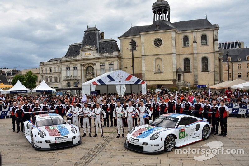 #93 Porsche GT Team Porsche 911 RSR: Patrick Pilet, Nick Tandy, Earl Bamber; #94 Porsche GT Team Porsche 911 RSR: Sven Müller, Mathieu Jaminet, Dennis Olsen