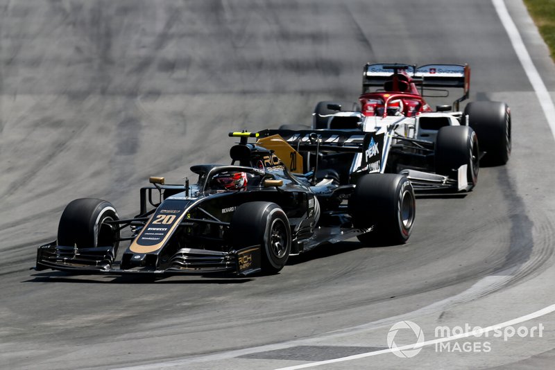 Kevin Magnussen, Haas VF-19, leads Kimi Raikkonen, Alfa Romeo Racing C38