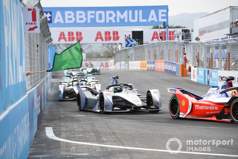 Felipe Massa, Venturi Formula E, Venturi VFE05, follows Pascal Wehrlein, Mahindra Racing, M5 Electro, as green flags are waved