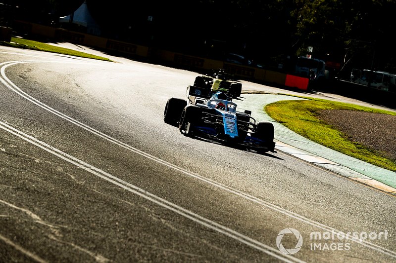 Robert Kubica, Williams FW42, leads Daniel Ricciardo, Renault F1 Team R.S. 19