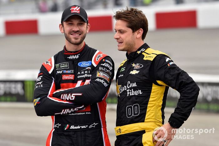 Daniel Suarez, Stewart-Haas Racing, Ford Mustang Haas Automation and Landon Cassill, StarCom Racing, Chevrolet Camaro Superior Essex