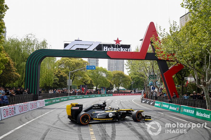 Demonstration with Guanyu Zhou, Renault F1 Team