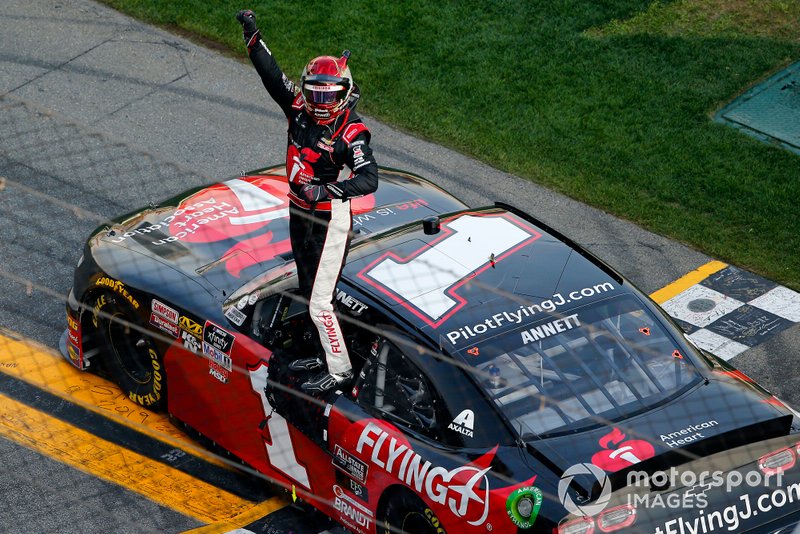 Ganador, Michael Annett, JR Motorsports Chevrolet