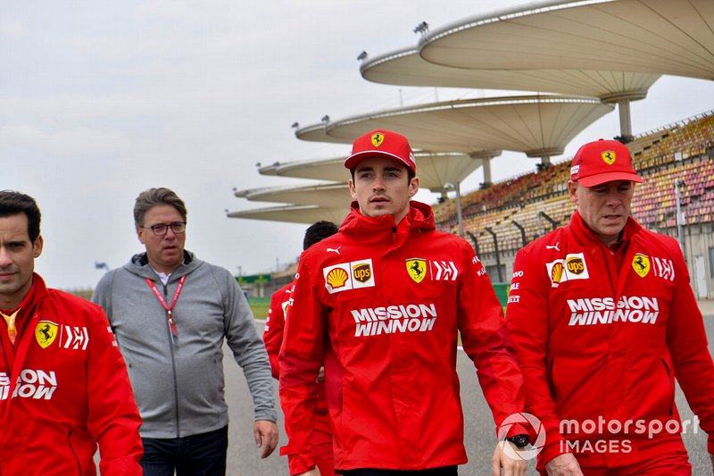 Charles Leclerc, Ferrari, ispeziona il circuito