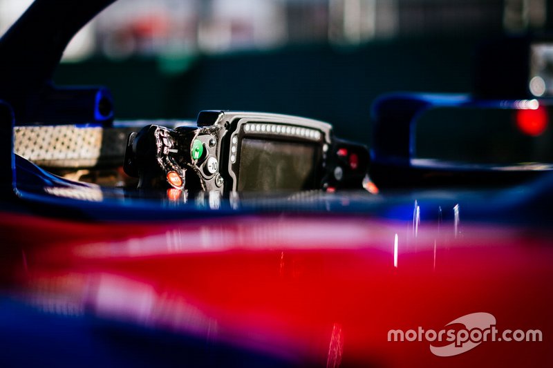 Toro Rosso STR14, direksiyon detay