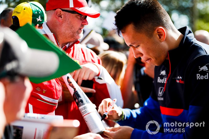 Alexander Albon, Scuderia Toro Rosso signs a autograph for a fan