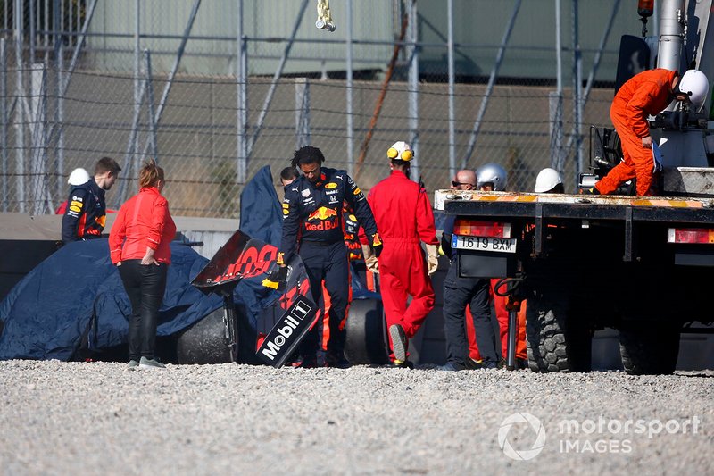 El coche accidentado de Pierre Gasly, Red Bull Racing RB15