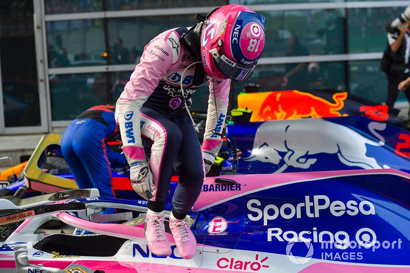 Lance Stroll, Racing Point, dans le Parc Fermé après la course