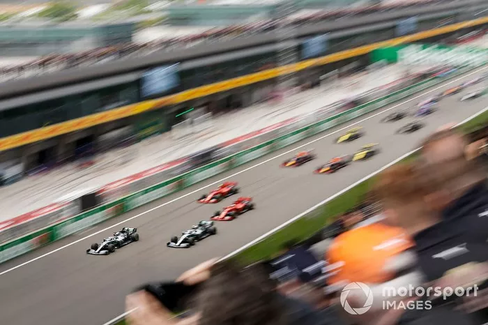 Valtteri Bottas, Mercedes AMG W10, Lewis Hamilton, Mercedes AMG F1 W10, Sebastian Vettel, Ferrari SF90 and Charles Leclerc, Ferrari SF90 at the start of the race