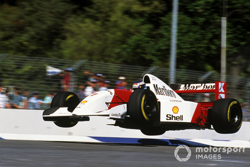 Mika Hakkinen, Mclaren MP4 / 8 por los aires en el la curva Malthouse