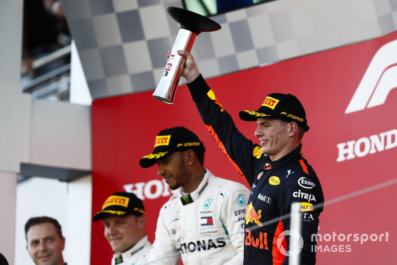 Podio: tercer lugar Max Verstappen, Red Bull Racing celebran