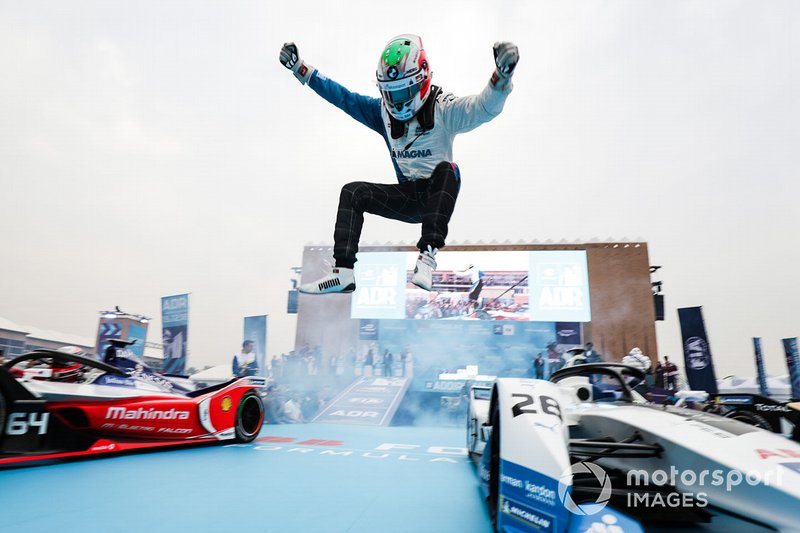 Antonio Felix da Costa, BMW I Andretti Motorsports salta dalla sua monoposto per festeggiare la vittoria