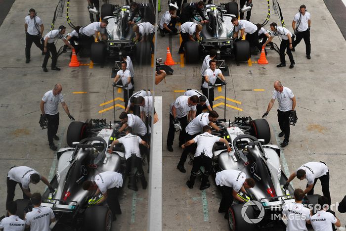 Lewis Hamilton, Mercedes-AMG F1 W09 y Valtteri Bottas, Mercedes-AMG F1 W09 