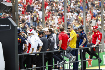 The drivers' parade. L-R: Daniel Ricciardo, Red Bull Racing, Marcus Ericsson, Sauber, Fernando Alonso, McLaren, Sergey Sirotkin, Williams Racing. Stoffel Vandoorne, McLaren, Pierre Gasly, Toro Rosso, Charles Leclerc, Sauber, Sebastian Vettel, Ferrari, Nico Hulkenberg, Renault Sport F1 Team, Max Verstappen, Red Bull Racing, Brendon Hartley, Toro Rosso, and Kimi Raikkonen, Ferrari.