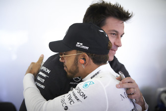 Toto Wolff, Executive Director (Business), Mercedes AMG, embraces Lewis Hamilton, Mercedes AMG F1