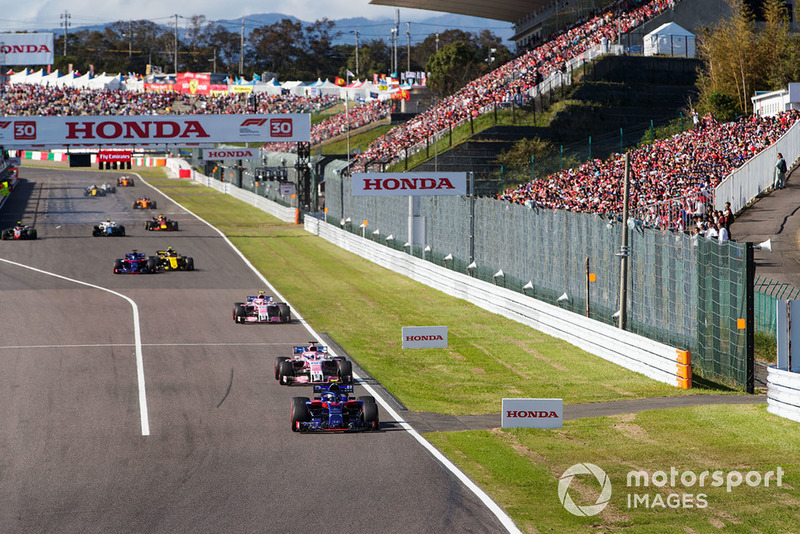 Pierre Gasly, Scuderia Toro Rosso STR13,leads Sergio Perez, Racing Point Force India VJM11, and Esteban Ocon, Racing Point Force India VJM11