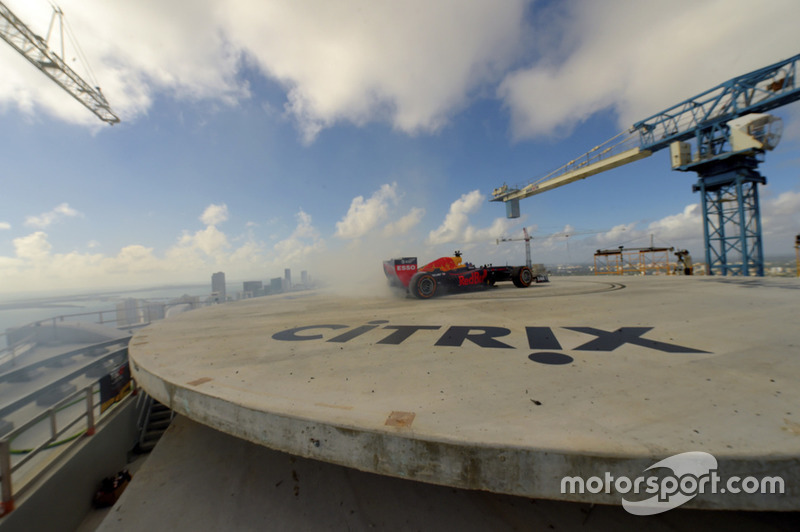 David Coulthard, Red Bull Racing RB7 à 215 mètres de hauteur