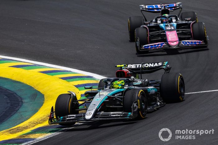 Lewis Hamilton, Mercedes F1 W15, Esteban Ocon, Alpine A524, Valtteri Bottas, Stake F1 Team KICK Sauber C44