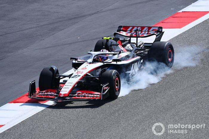 Nico Hulkenberg, Haas VF-23, locks up