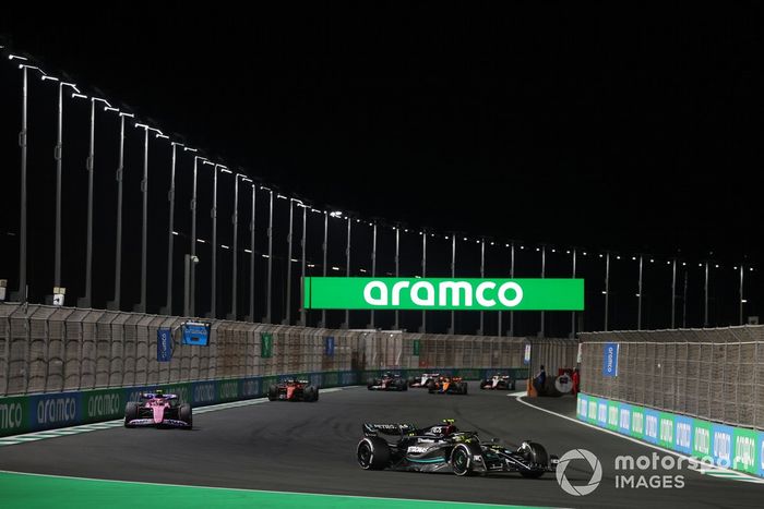 Lewis Hamilton, Mercedes F1 W14, Pierre Gasly, Alpine A523, Charles Leclerc, Ferrari SF-23