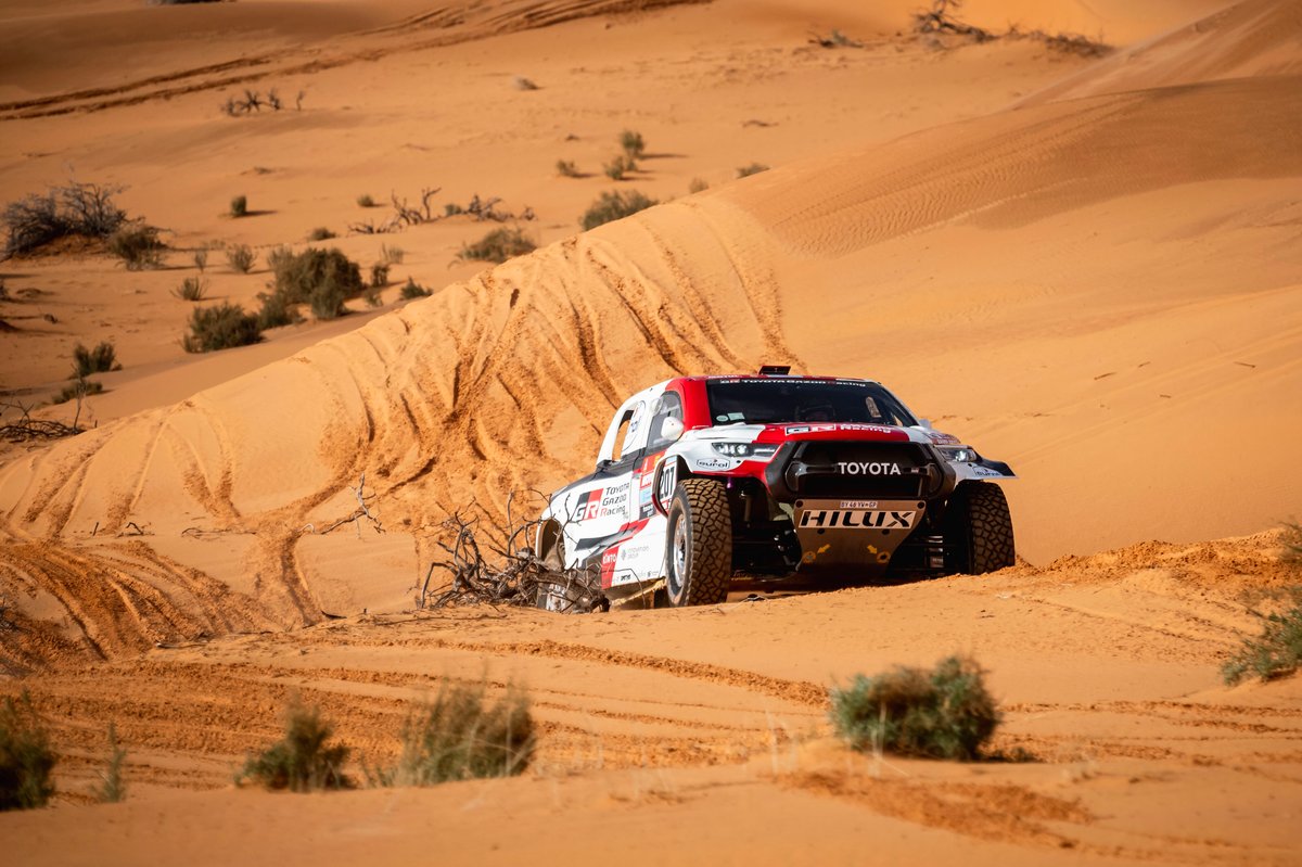 #207 Toyota Gazoo Racing Toyota: Giniel De Villiers, Dennis Murphy