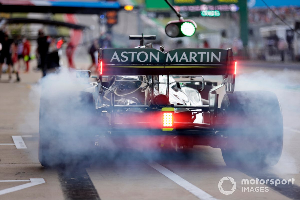 Lance Stroll, Aston Martin AMR21, lascia il suo box