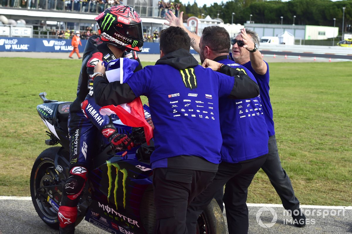 El Campeón del Mundo Fabio Quartararo, Yamaha Factory Racing celebra