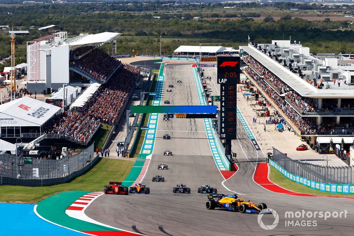 Daniel Ricciardo, McLaren MCL35M, Carlos Sainz Jr., Ferrari SF21, Lando Norris, McLaren MCL35M, Yuki Tsunoda, AlphaTauri AT02, e Valtteri Bottas, Mercedes W12