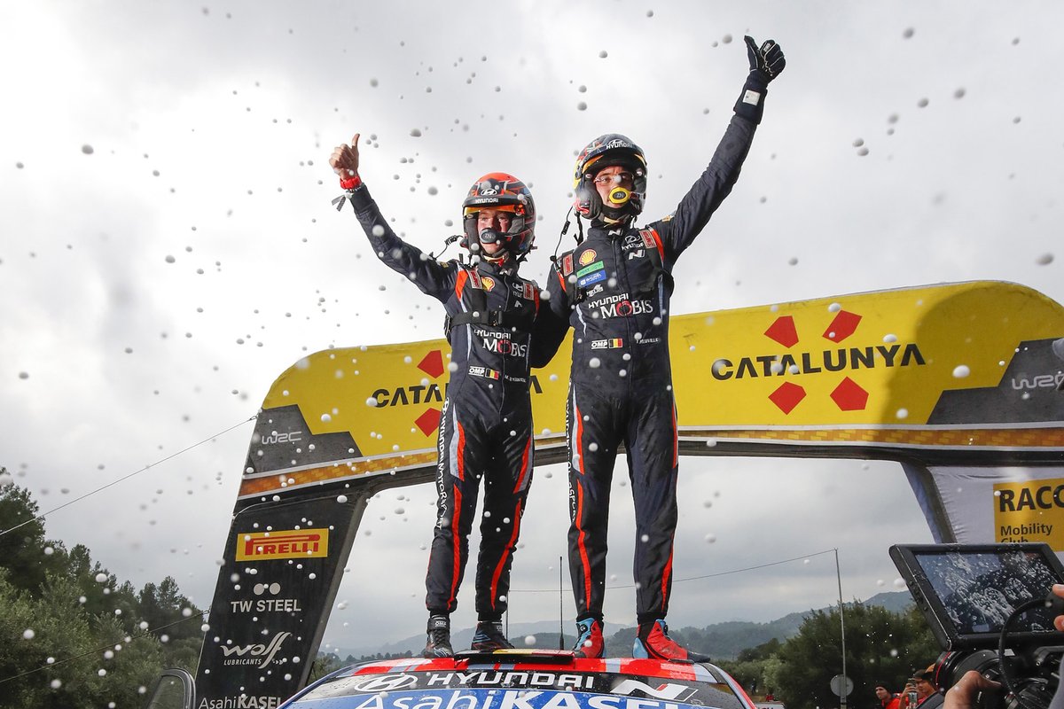 Les vainqueurs Thierry Neuville, Martijn Wydaeghe, Hyundai Motorsport Hyundai i20 Coupe WRC