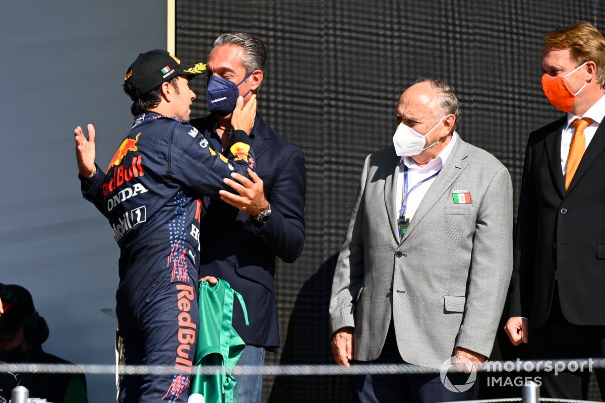 Sergio Perez, Red Bull Racing, 3rd position, and Carlos Slim on the podium