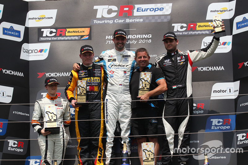 Podio: il vincitore della gara Dusan Borkovic, Target Competition Hyundai i30 N TCR, il secondo classificato Stian Paulsen, Stian Paulsen Racing Cupra TCR, il terzo classificato Dániel Nagy, M1RA Hyundai i30 N TCR