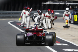 Marcus Ericsson, Sauber C37, s'arrête au stand