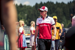 Charles Leclerc, Sauber, nella drivers parade
