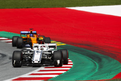 Charles Leclerc, Sauber C37, Fernando Alonso, McLaren MCL33