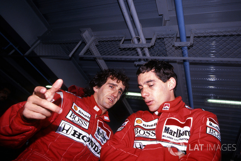 "La diferencia es que yo creo en Dios y Senna se cree Dios". Alain Prost