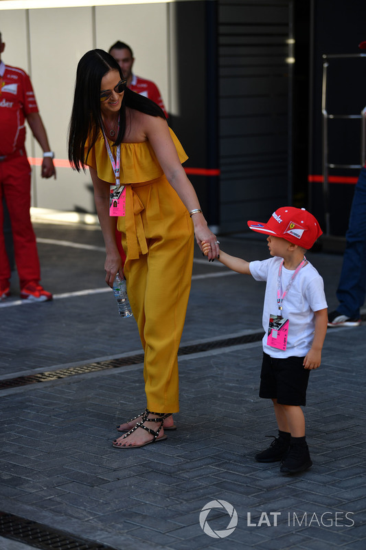 Minttu Virtanen Kimi Raikkonen, Ferrari'nin eşi, oğlu Robin Raikkonen