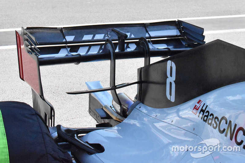 Haas F1 Team VF-18 detalle del ala trasera