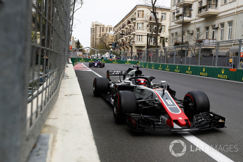 Romain Grosjean, Haas F1 Team VF-18 Ferrari, Pierre Gasly, Toro Rosso STR13 Honda