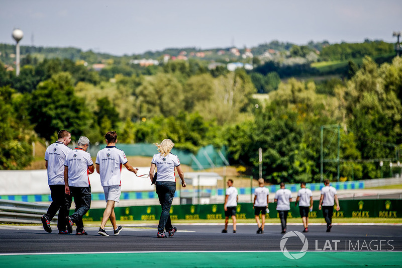 Charles Leclerc, Sauber walks the track with team