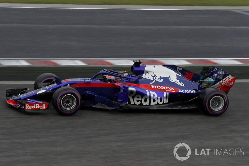 Brendon Hartley, Scuderia Toro Rosso STR13 runs wide