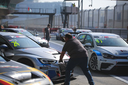 Atmosfera in pit lane